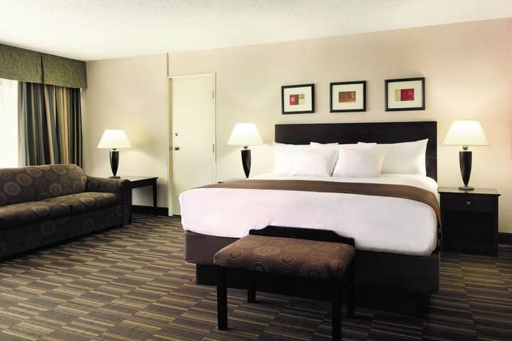 Room 10 of 37