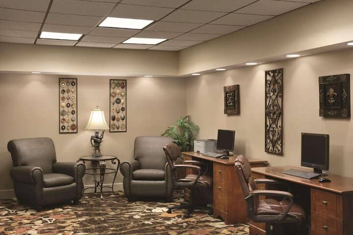 Business Center 33 of 37