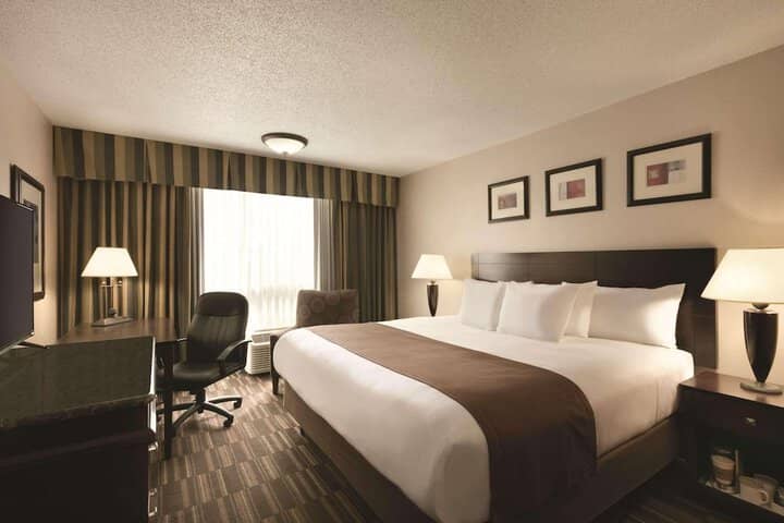 Room 12 of 37